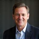 輸入会社CEOのジョン・スミス氏の肖像写真